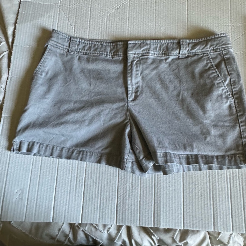 New York and Company gray short size 14 - Picture 2 of 5